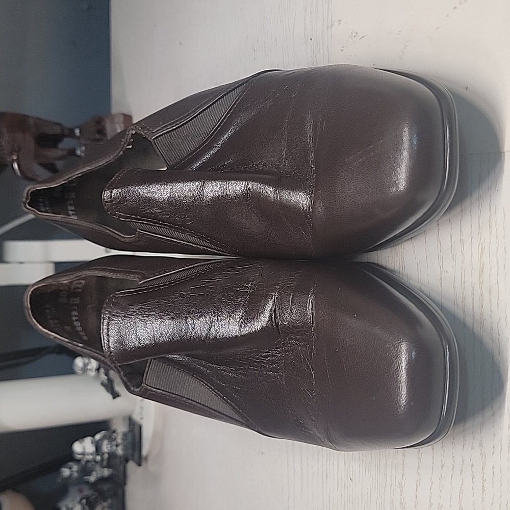 Munro American Slip-On Leather Heeled Loafer